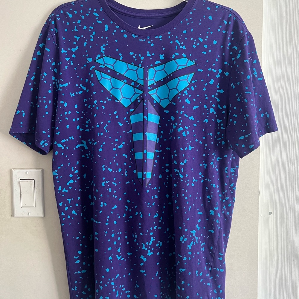 Nike Kobe Bryant Mens Size Large Purple Mamba Tee Athletic T-shirt paint splat